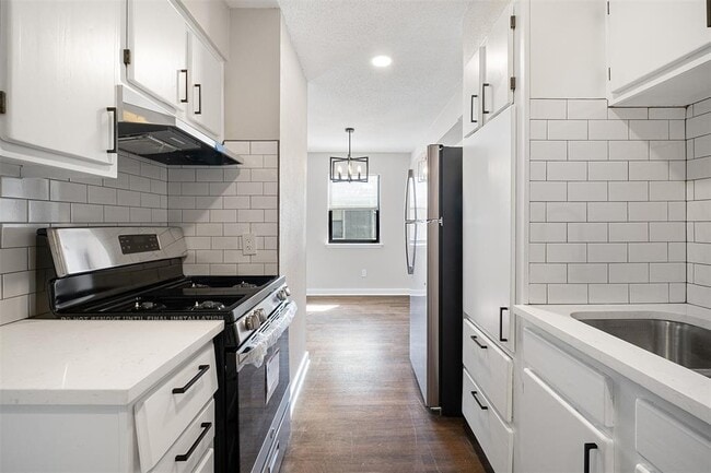 Building Photo - 200 Concho St Unit D Rental