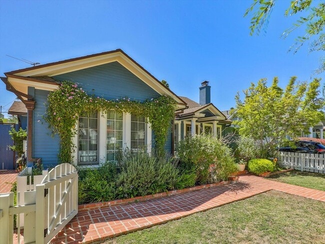 Building Photo - A serene oasis, furnished for lease Rental