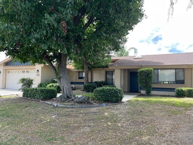 Building Photo - SOUTHWEST BAKERSFIELD Rental