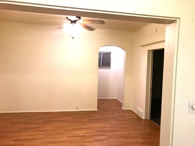 Photo - 3 Bedroom in McGill with basement  and Cov...