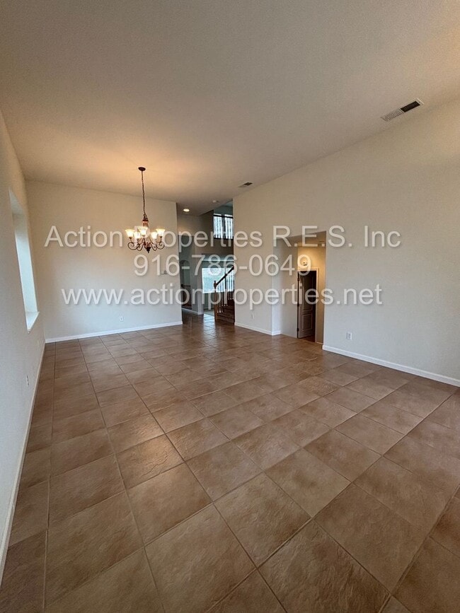 Photo - East Roseville, Tri Level 2657sqft 4 Bed 3 Ba, 3 Car Garage Large Bonus Room, close to Parks, Sho...