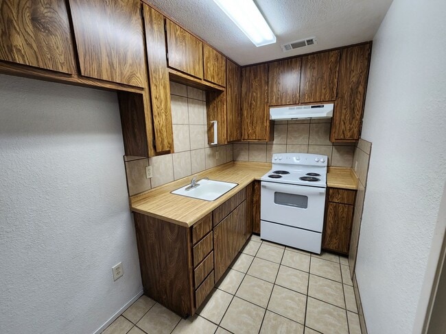Building Photo - 1 bedroom 1 bathroom apartment