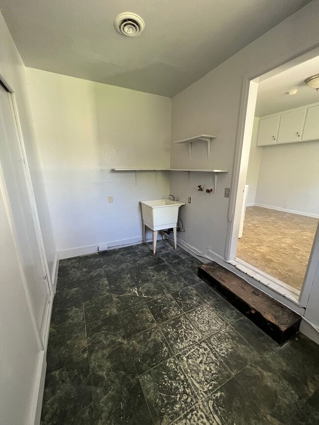 Photo - 4 Bedroom, 2 Bathroom Home - Located near Oregon Tech and Sky Lakes!