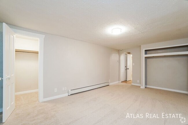 Building Photo - STUDIO! Private Entrance! Off-Street Parking! Unit 5 Rental