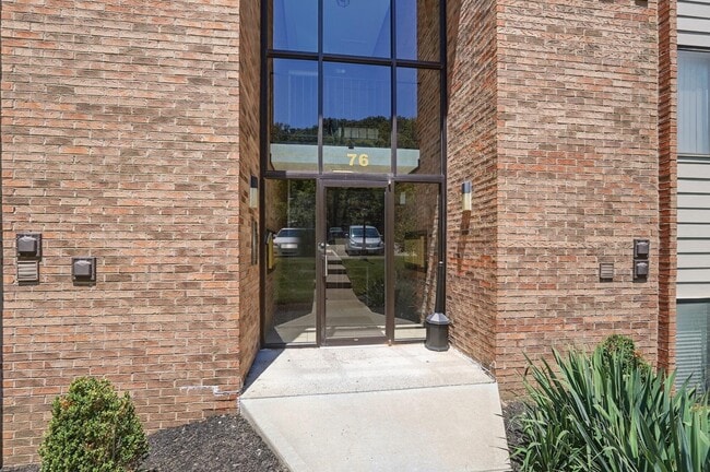 Building Photo - 76 View Terrace Dr Unit 9