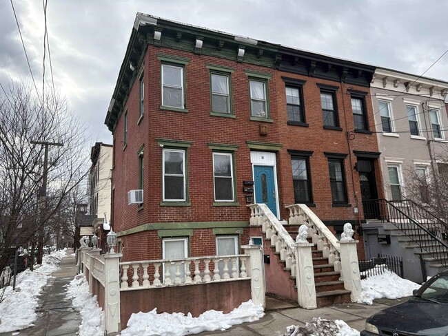 Building Photo - 59 Lafayette St Unit G