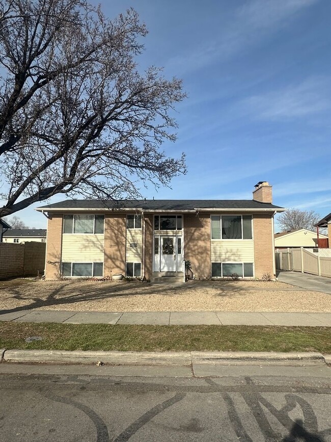 Building Photo - 1416 Harris Ave Unit 1416 W Harris Avenue  2