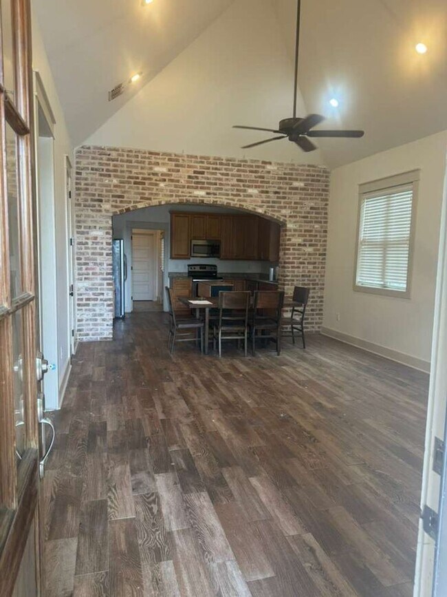 Photo - Large 3 Bedroom Townhome with All Appliances Included