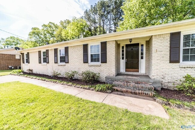 Building Photo - 2107 Edinburgh Dr SW Rental