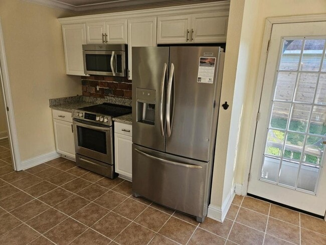 Photo - 303 Twin Lakes Blvd