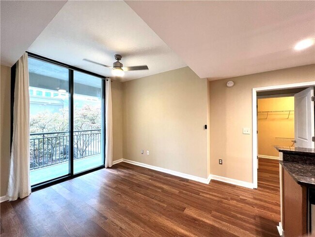 Photo - 3040 Peachtree Rd NW Unidad 301