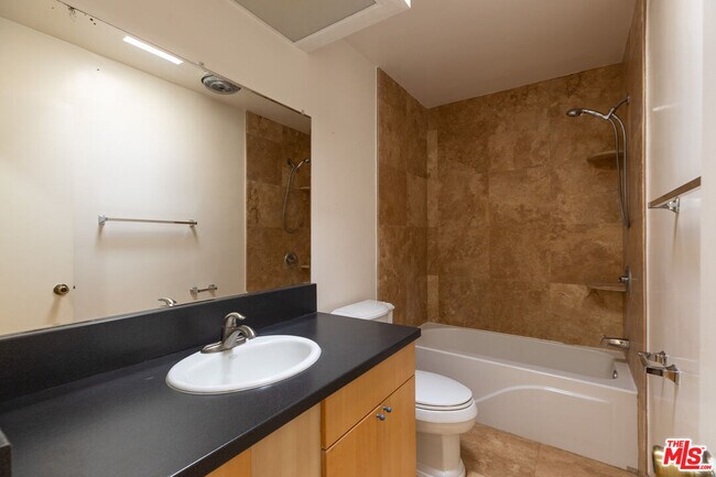 Photo - 1033 6th St Unit 304