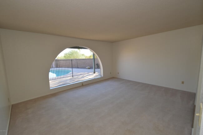7722 E Knollwood Cir