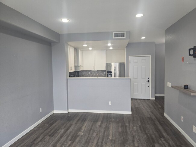 Large 2 Bed 2 Bath Condo in Chula Vista - Large 2 Bed 2 Bath Condo in Chula Vista Unidad # 313