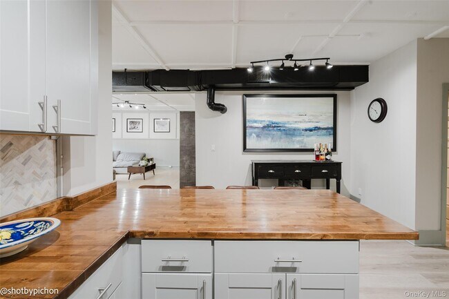 Photo - 4 Raymond Ave