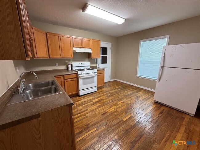 Photo - 784 Samuels St