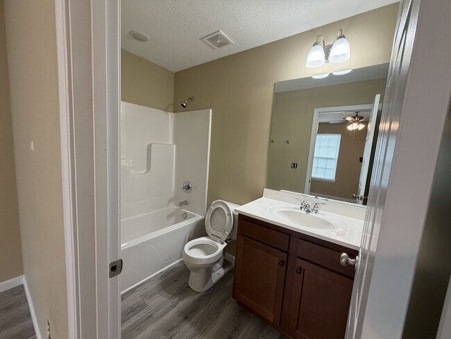 202 Pineview Dr