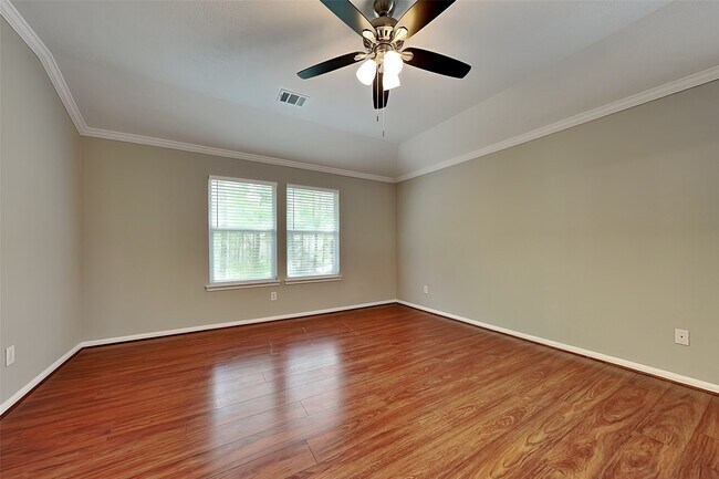 Photo - 10 Prairie Oak Dr