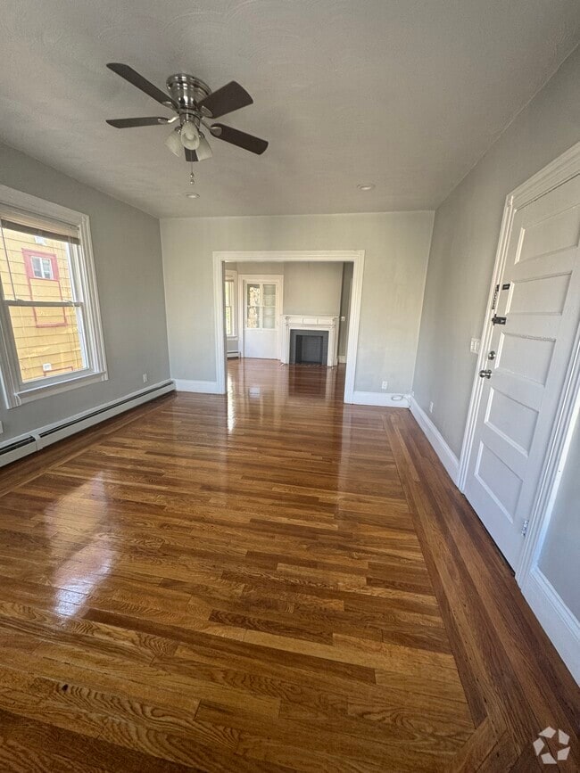 Building Photo - 47 Vineyard St Unit 2 Rental