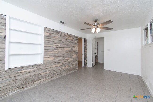 Building Photo - 1806 Glendale Dr