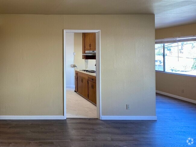 Building Photo - 659 Hillsborough St Unit # 1 Rental