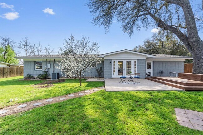 Photo - 808 Salem Ln