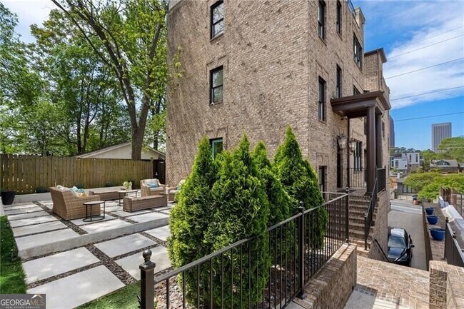 Photo - 631 Boulevard NE