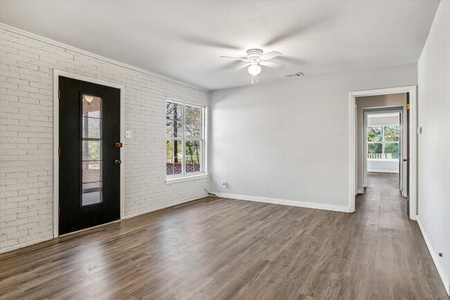 Photo - 175 E Elm St