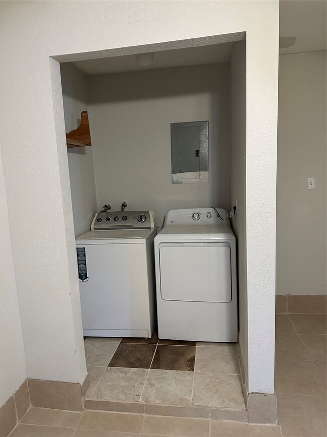 Photo - 205 Burke Rd