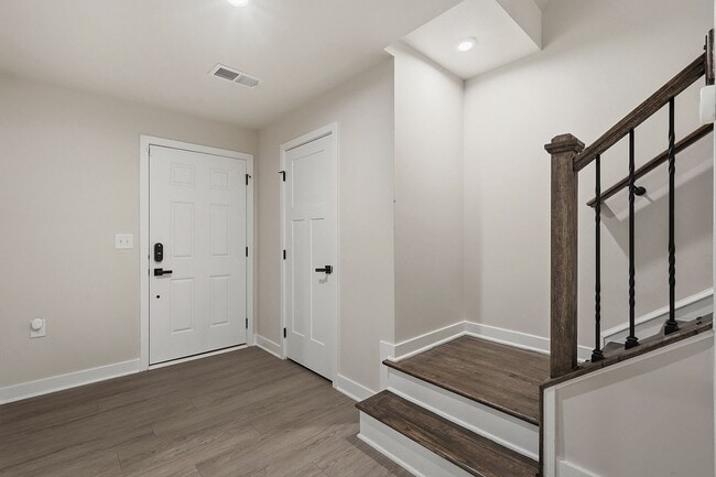 Photo - BEAUTIFUL TOWNHOME IN A GREAT AMENTIES!