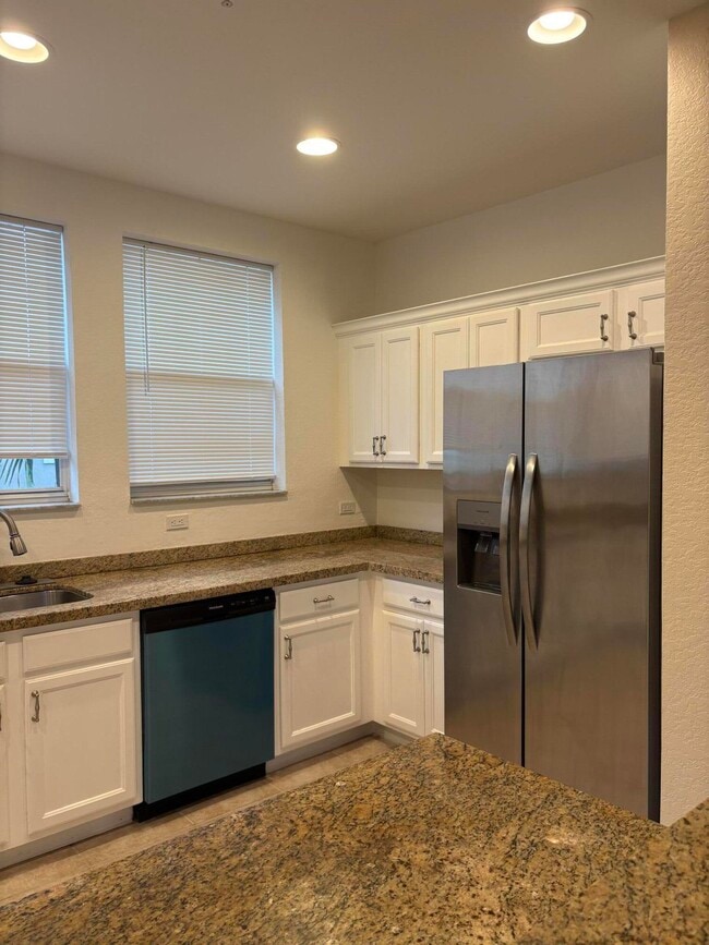 Photo - 833 Millbrae Ct