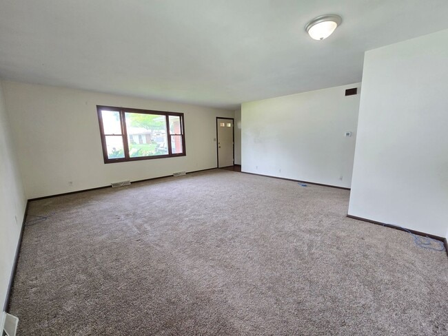 Photo - Cute 2-bedroom duplex in Normal!