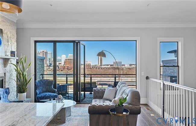 Photo - 444 W 6th St