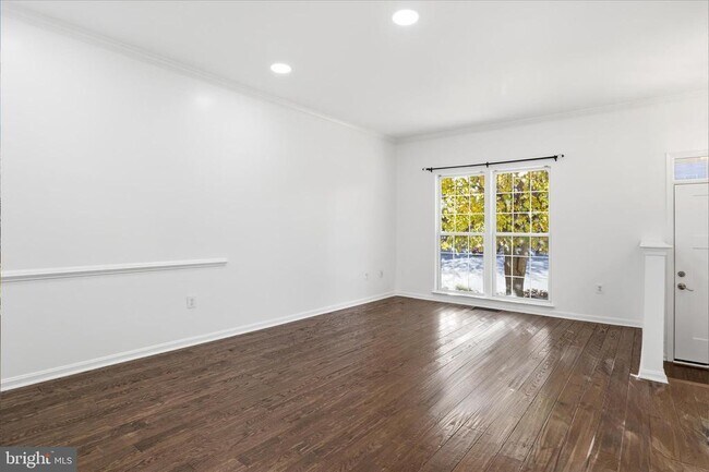 Photo - 45580 Grand Central Sq