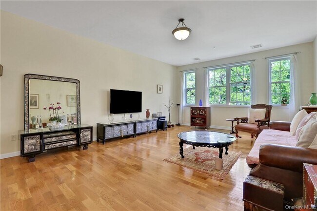 Photo - 77 Quaker Ave Unidad 105