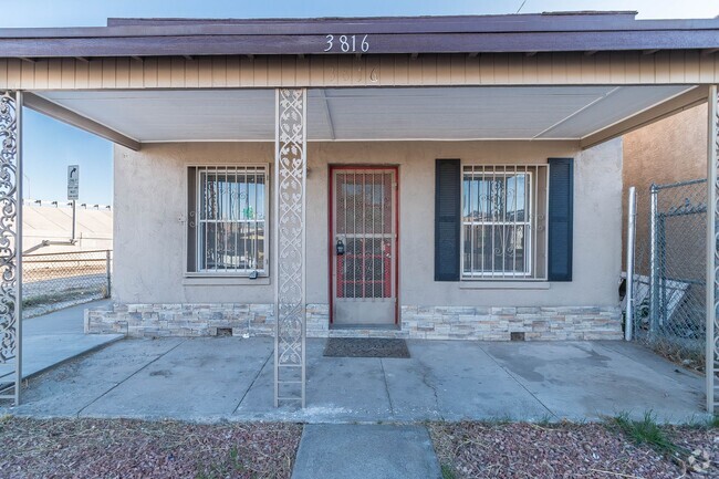 Building Photo - Charming 2 bedroom, 1 bath home in East El...