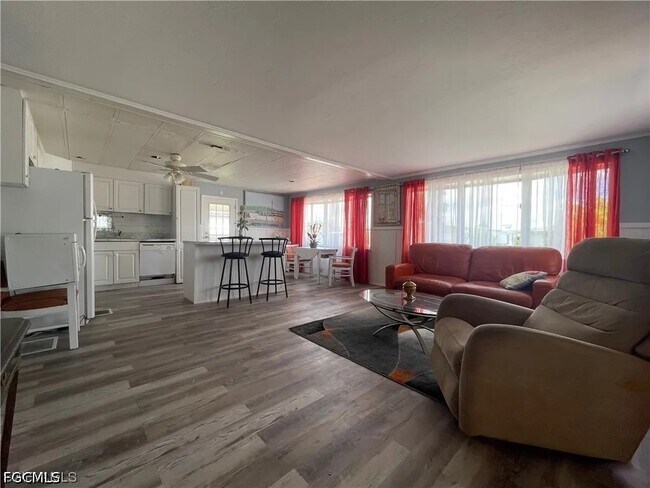 Photo - 5524 Sir Walters Way