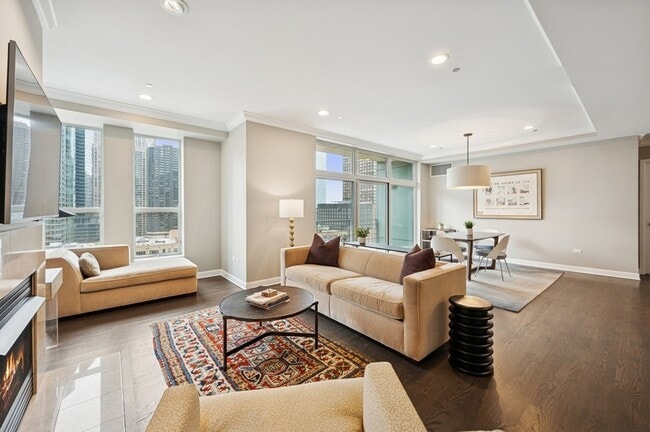Photo - 415 E North Water St Unidad 1102