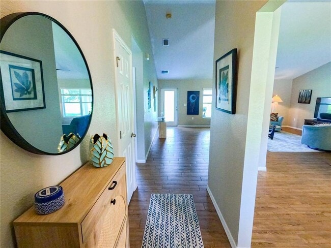 Photo - 421 Londrina Dr