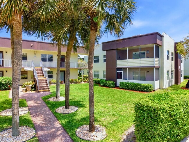 Building Photo - 755 Normandy P Unit 755