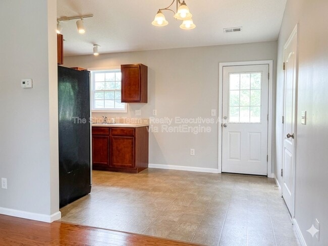 Photo - 6017 Friendship Ln