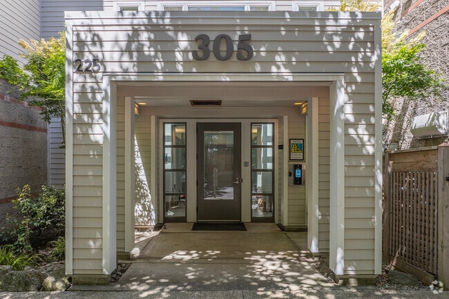 Entrance - RiverPlace Condominiums