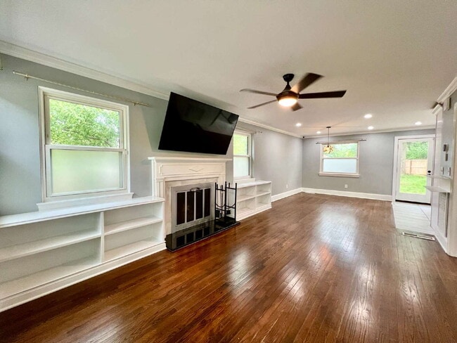 Photo - Welcome home to this charming house located near the heart of Charlotte, NC.