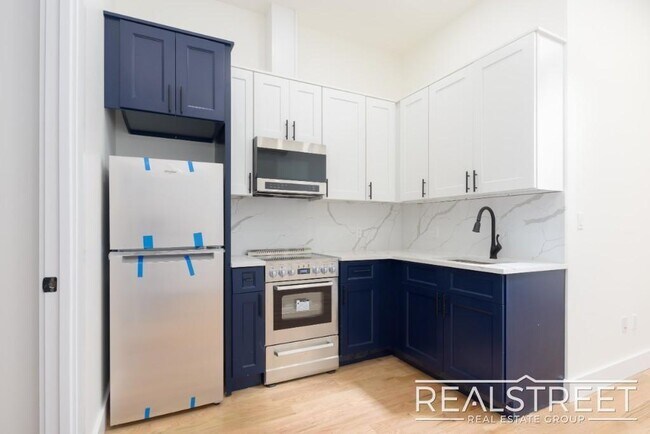 Building Photo - Brand New 4 Bed, 2 Bath with In-Unit Laund... Rental