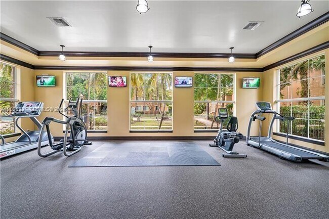 Photo - 8030 N Nob Hill Rd Unidad 102
