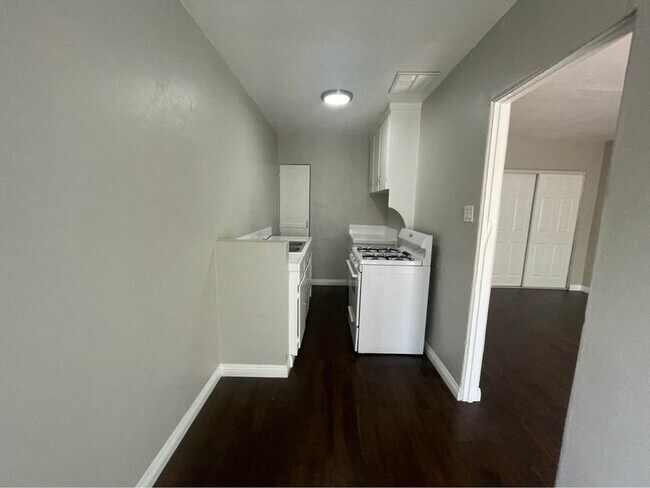1001-07 Banning Blvd., 339-351 Opp St.