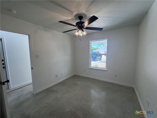 Photo - 209 Elbert Ln