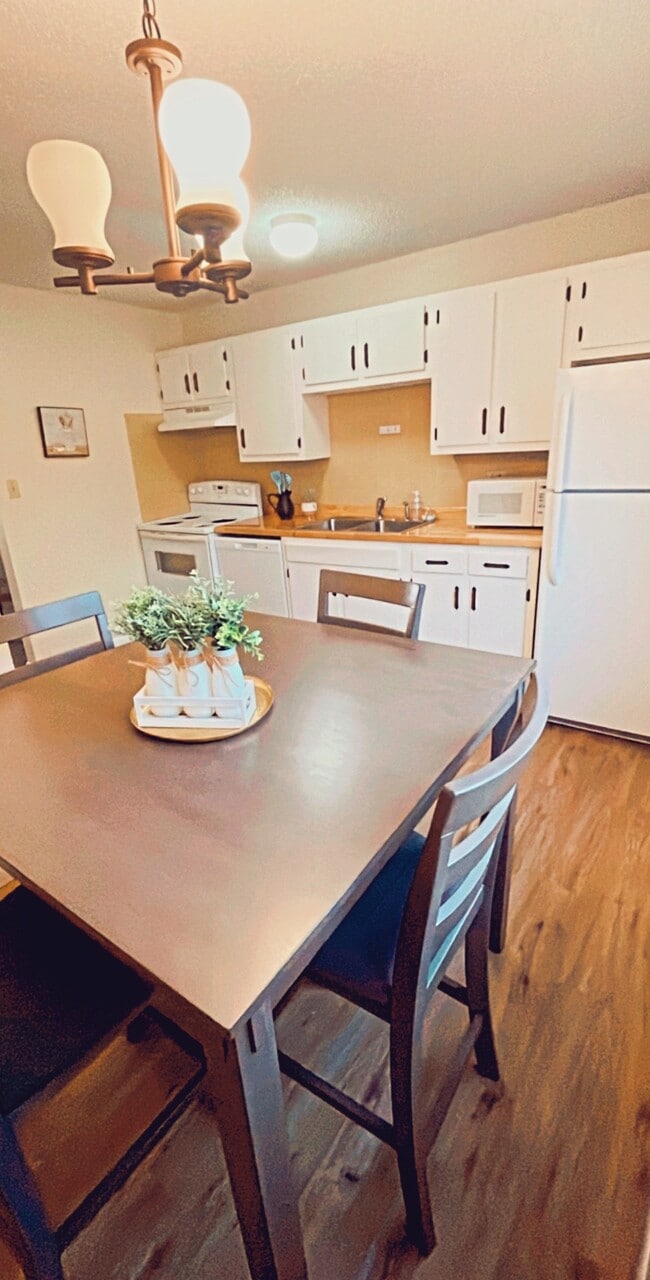 Photo - 2104 Elm Ln Unit 3