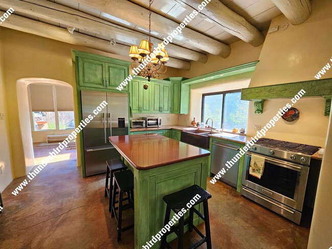 Photo - Charming Historic Tesuque Home – Fully Fur...