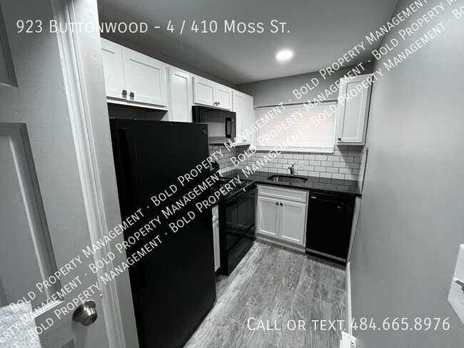 Building Photo - 923 Buttonwood-4 / 410 Moss St. Unit 4 / 410 Moss St.